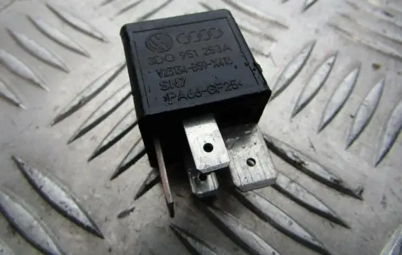 Volkswagen Golf V Other relay 3d0951253a v23134-b59-x418