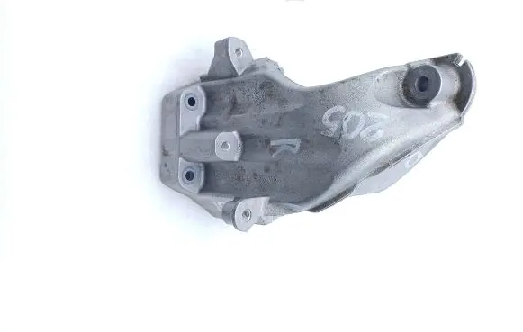 Mercedes-Benz C W205 Engine mounting bracket A6512230004