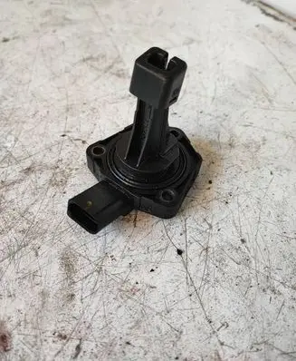 Volkswagen PASSAT B7 Oil level sensor 03c907660g