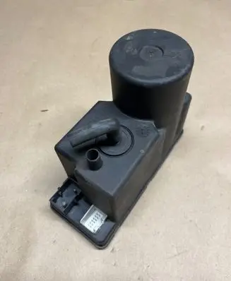 Volkswagen PASSAT B5 Central locking vacuum pump 4A0862257