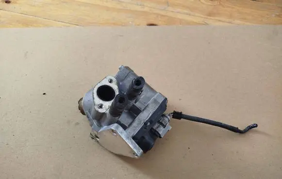 Volkswagen Golf V EGR valve A2C53025941 03C131503B