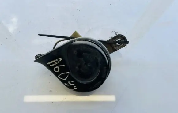 Mercedes-Benz E W210 Horn signal e1000209