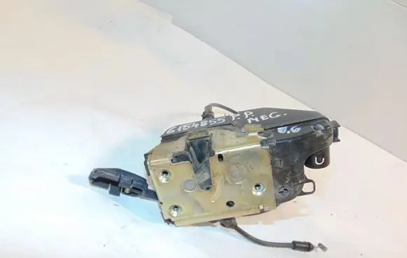 Renault Megane II Front door lock 8200027779 8200027781
