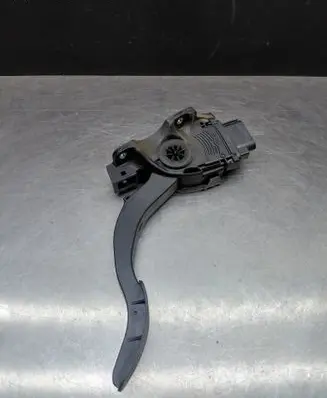 Volvo V70 Accelerator throttle pedal 6G929F836AD