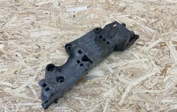 Volkswagen Golf IV Generator/alternator bracket 045903143c