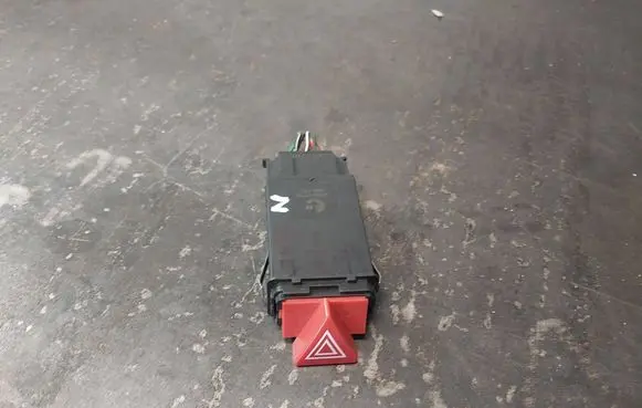 Audi A4 S4 B5 8D Hazard light switch 36SKV706
