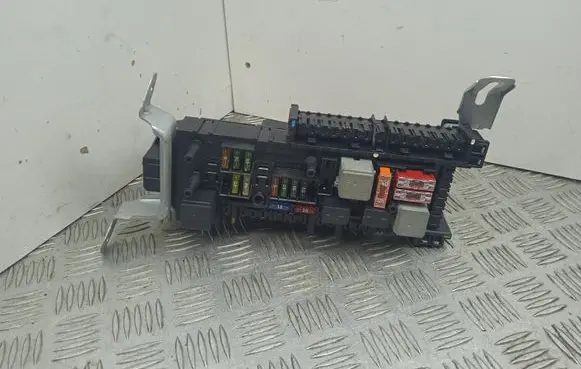 Mercedes-Benz CLS C218 X218 Fuse box set 2129026107 2129015205 2129003922
