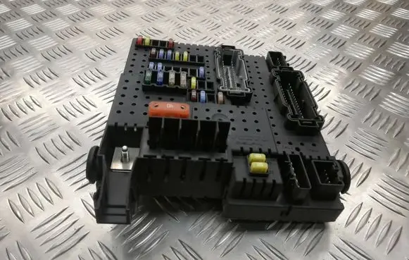 Volvo V70 Fuse module 30728512