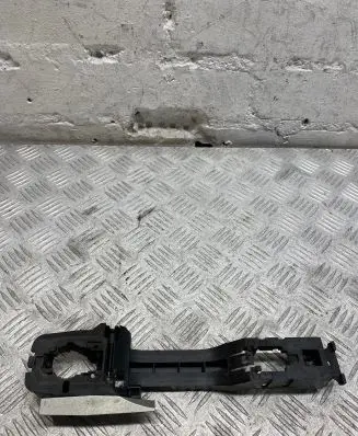 Rear door exterior handle/bracket