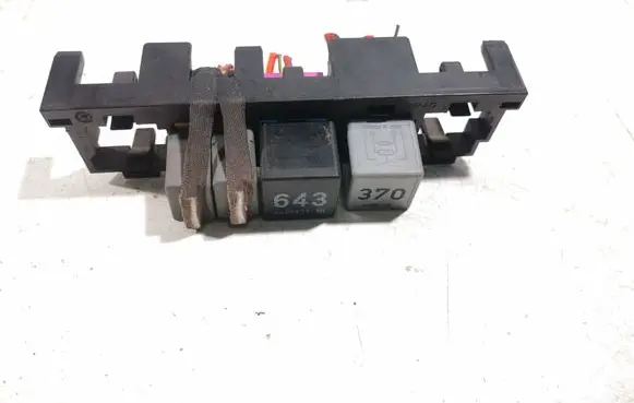 Volkswagen Golf Plus Relay mounting block 1K0937503A