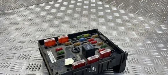 Volkswagen PASSAT B6 Fuse module 3C0937125