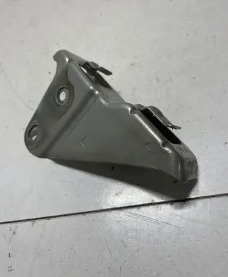 Toyota Avensis T250 Headlight/headlamp mounting bracket