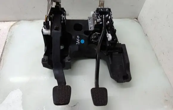 Opel Insignia A Pedal assembly 13228168