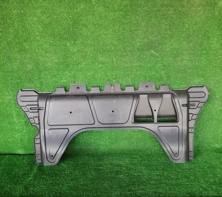 Volkswagen Golf VII Engine splash shield/under tray 5Q0825235C