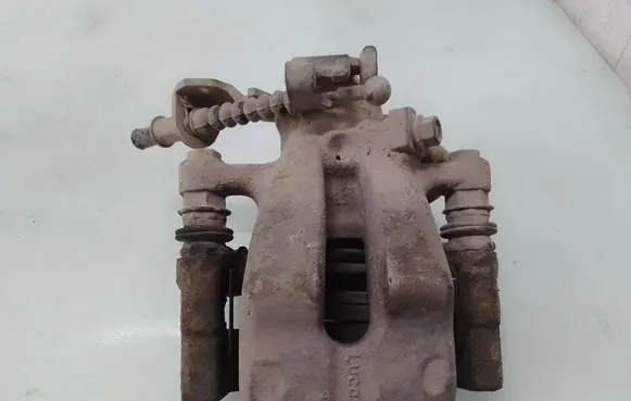 Opel Zafira B Rear brake caliper