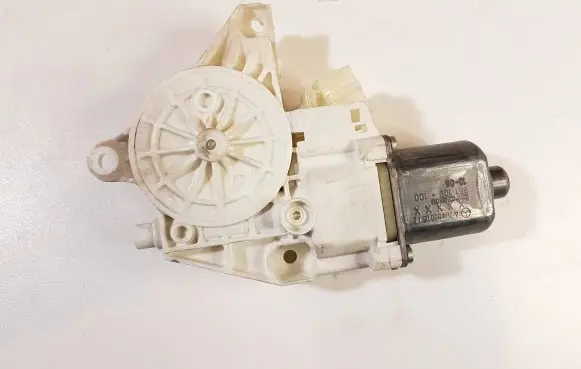 Mercedes-Benz GLK (X204) Rear door window regulator motor A2048200542 0130822505