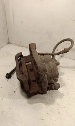 Nissan Qashqai+2 Front brake caliper