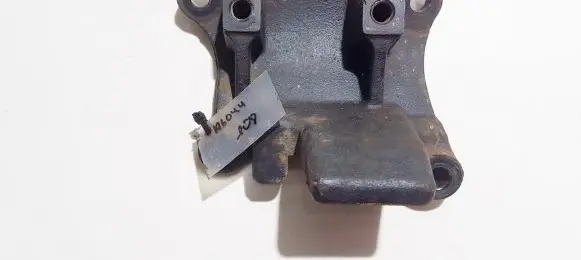 Honda Civic Engine mounting bracket