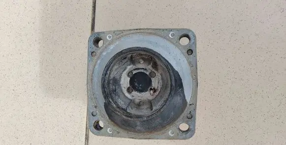 Dodge Challenger Gearbox mount