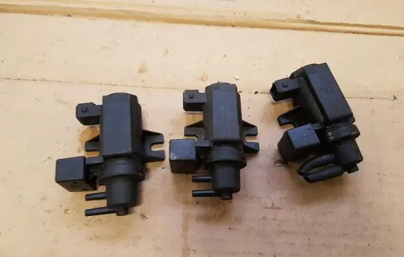 BMW 3 E90 E91 Valve vacuum 7796634