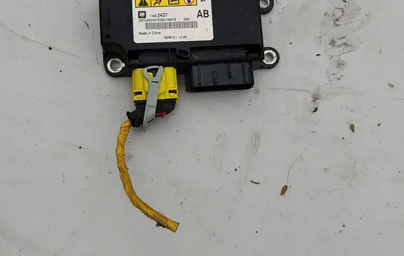 Chevrolet Orlando Airbag control unit/module 13582437