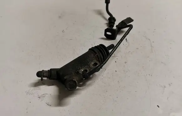 Hyundai Matrix Clutch slave cylinder 