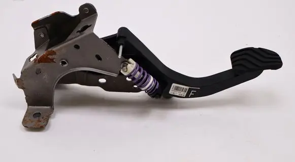 Nissan Qashqai Clutch pedal 465033762R