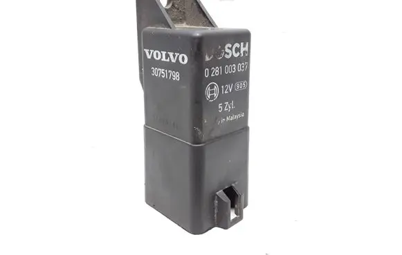 Volvo V70 Glow plug pre-heat relay 30751798 0281003037