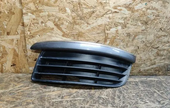 Volkswagen Jetta V Front bumper lower grill 1K0853665
