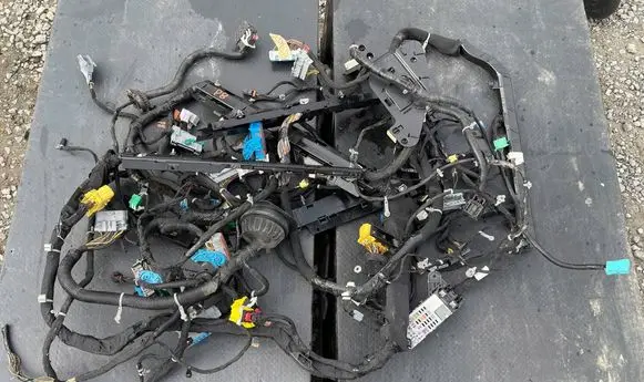 GMC Yukon Other devices 84560223 84320589