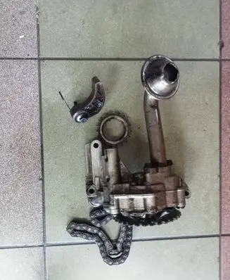 Volkswagen PASSAT B6 Oil pump 038115105D