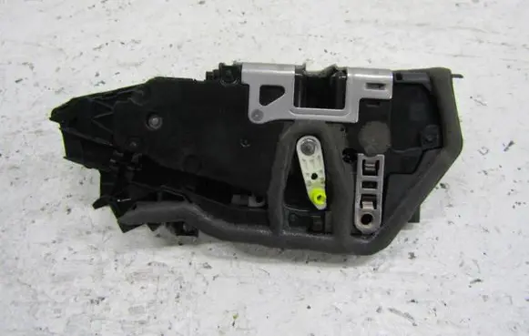 BMW 2 F44 Front door lock 7956135