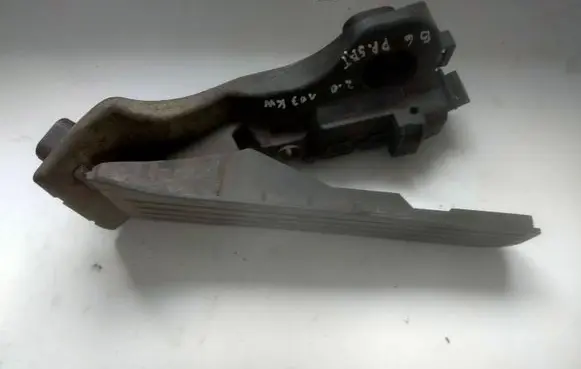 Volkswagen PASSAT B6 Accelerator throttle pedal 1K1721503L 6PV00860000 013306