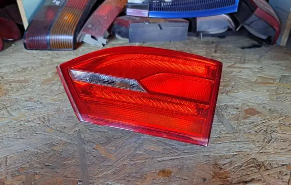 Volkswagen Jetta VI Tailgate rear/tail lights 5C6945094