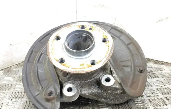 Rear wheel hub