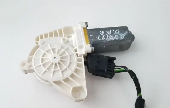 Mercedes-Benz E A207 Front door window regulator motor A2078200642
