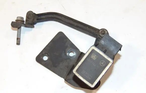 Mercedes-Benz ML W164 Headlight/headlamp level sensor A0105427717