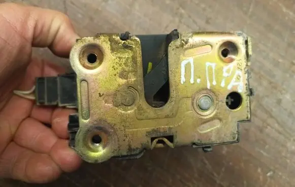 Renault Kangoo I Front door lock 