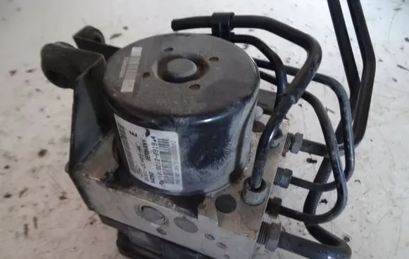 Ford Focus ABS Pump BV612C405AK