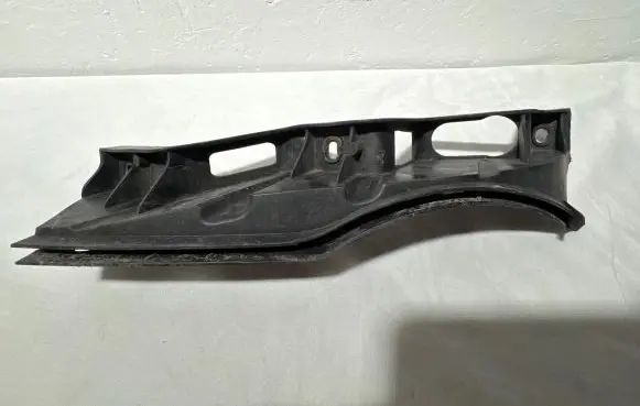 Volkswagen PASSAT B6 Front bumper mounting bracket 3C0807890