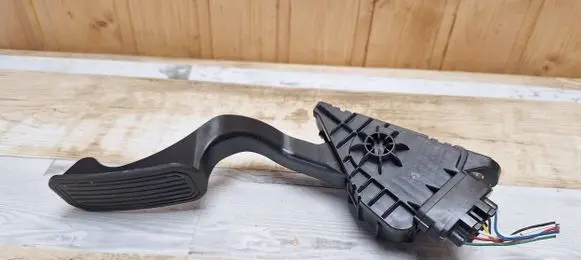 Toyota Prius (NHW20) Accelerator throttle pedal 7812047050 1988003200