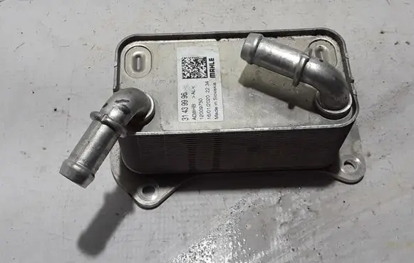 Volvo XC60 Oil filter mounting bracket 31439996