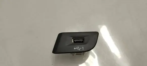 Audi Q2 - USB socket connector 81c035726
