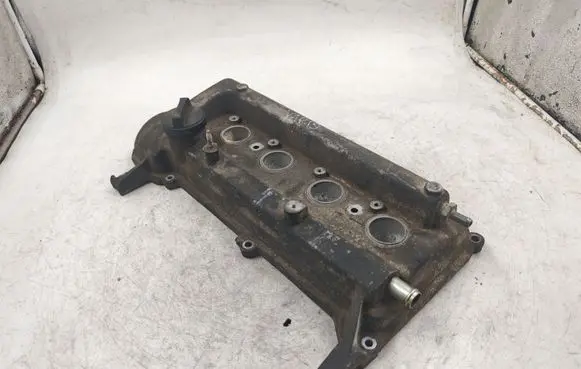Toyota Yaris Rocker cam cover