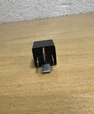 Renault Megane III Other relay 7700821864 F08