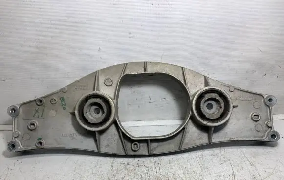 Mercedes-Benz S W221 Rear differential/diff mount bracket A2213521406