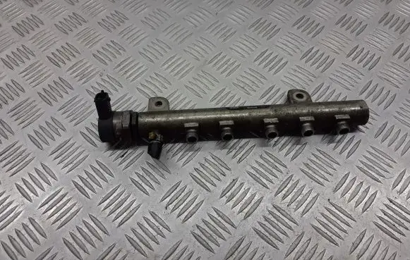 Opel Zafira B Fuel main line pipe 55200266
