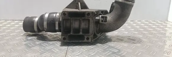 Engine mounting bracket
