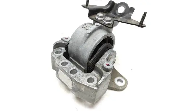 Toyota RAV 4 (XA50) Engine mount bracket