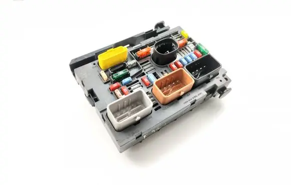 Peugeot 308 Fuse module 9675878480